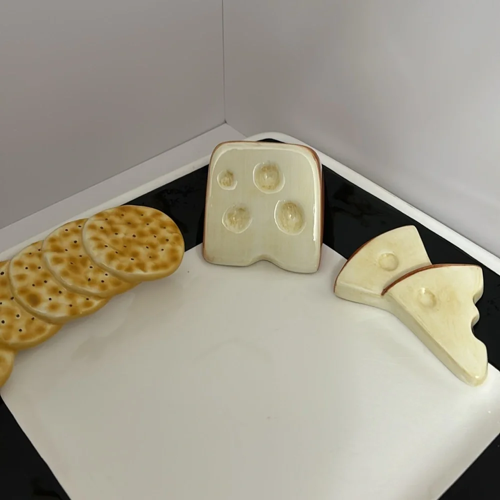 Lotus Novelty 1999 Ceramic Cheese & Crackers Platter - Picture 3 of 6